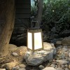 Lanterne solaire TECKA H25 cm Duratek verre dépoli Les Jardins Valente Design allumée dans jardin