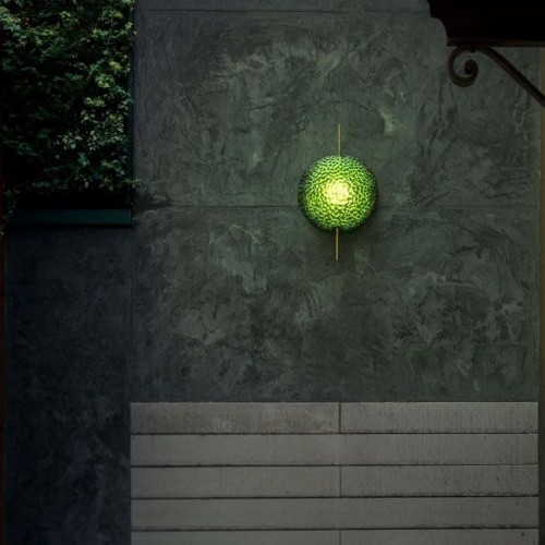 Applique Medouse W verre irrégulier vert Catellani and Smith Valente Design sur façade extérieure