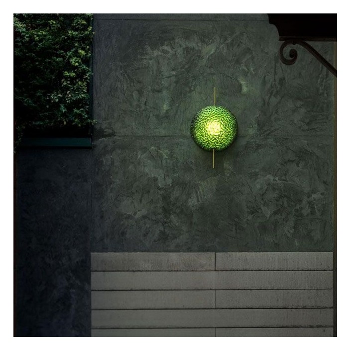 Applique Medouse W verre irrégulier vert Catellani and Smith Valente Design sur façade extérieure