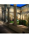 Luminaire sur piquet Syphaduepassi Catellani and Smith Valente Design dans cloitre