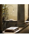 Luminaire sur piquet Syphaduepassi Catellani and Smith Valente Design détail dans cloitre