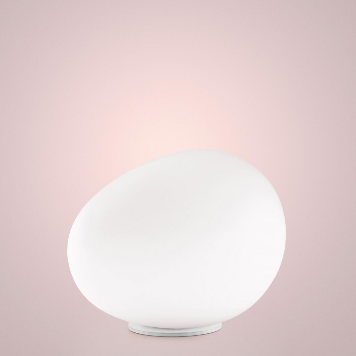 Lampe de table Gregg avec base blanche pour la marque Foscarini chez Valente Design