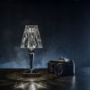 Lampe de table sans fil Battery Metal chrome Kartell - Valente Design mise en scène éclairée