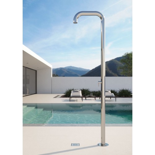 Douche d’extérieur BOSS Shower B76.M pomme de douche + mitigeur FonteAlta Valente Design mise en scène