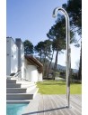 Douche de piscine Club Shower C90.ME pomme de douche intégrée + mitigeur + douchette Fontealta Valente Design dans jardin