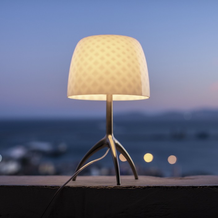 Lampe de table Lumière 30th pastilles Foscarini Valente Design le soir