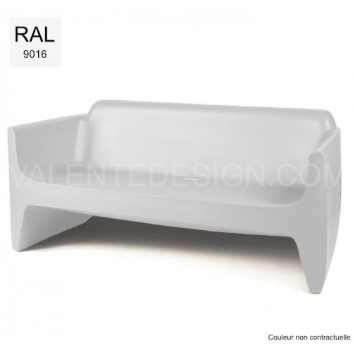 Valente Design vous propose d'agrémenter vos extérieurs avec le sofa Translation anis de la marque Qui est Paul?