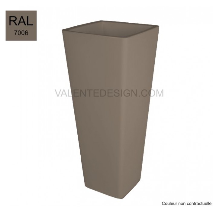  Qui Est Paul?, marque présente chez Valente Design, présente les pots de fleurs couleur taupe de la collection All so quiet
