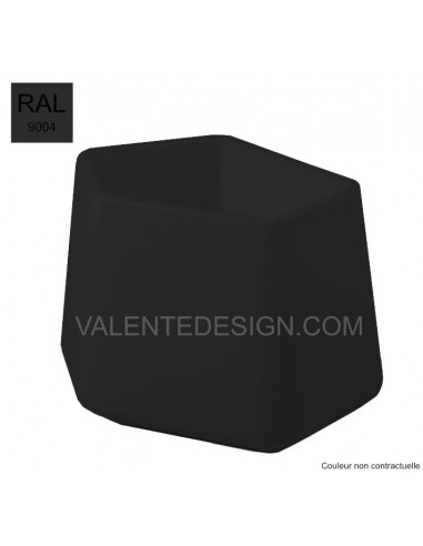 Valente Design nous propose les pots de fleur noir taille small de la collection Rock Garden pour la marque Qui Est Paul? 