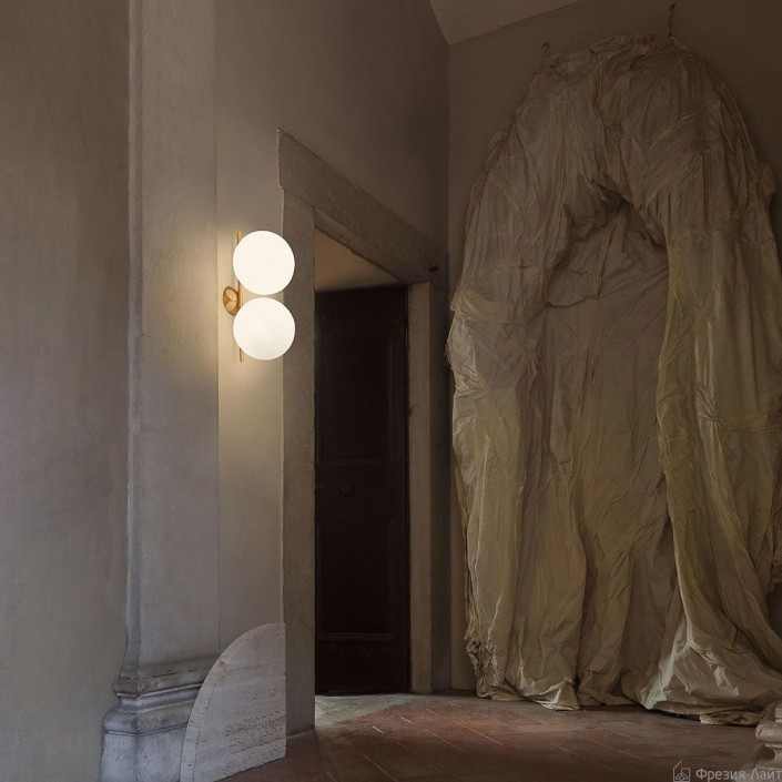 Applique / Plafonnier IC C/W1 Double laiton brossé flos Valente Design Michael Anastassiades dans salon
