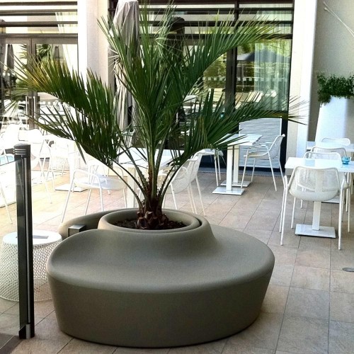 Le pot de fleurs Sardana est un coup de cœur, diffusé par la marque Qui est Paul ? il est en vente chez Valente Design.