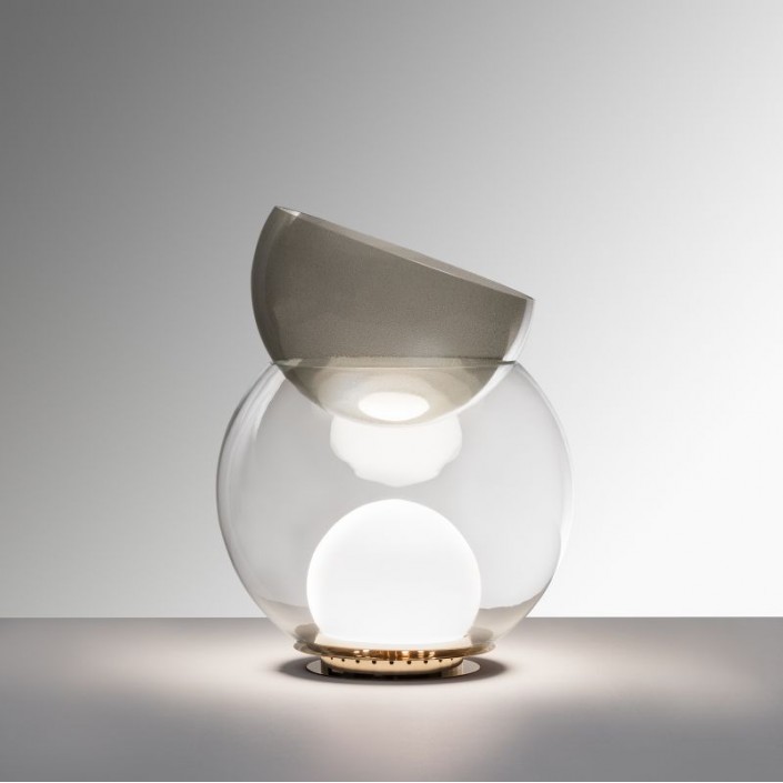 Lampe de table Giova Medium or mat Fontana Arte Gae Aulenti Valente Design mise en scène