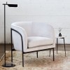 Lampadaire Tab F LED noir de flos Valente Design fauteuil