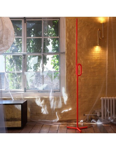 Lampadaire Tobia orange Foscarini Valente Design mise en scène salon