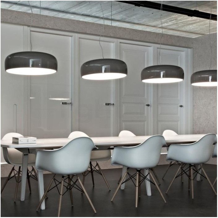 Suspension Smithfield S mud Flos Valente Design salle de réunion