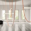 Suspension Wireline rose Flos Formafantasma Valente Design dans salon