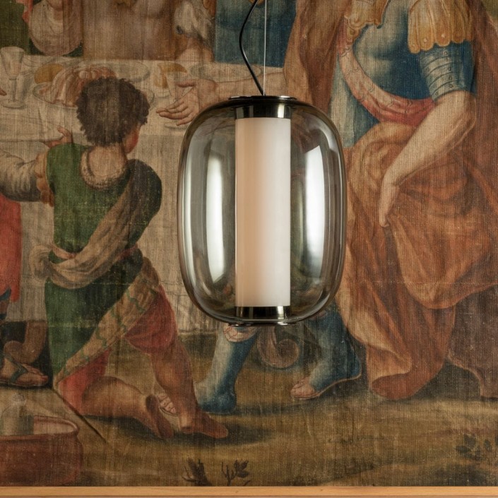 Suspension Meridiano Media fumé Fontana Arte Valente Design mise en scène