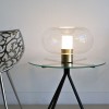 Lampe de table Fontanella laiton Fontana Arte Valente Design sur table