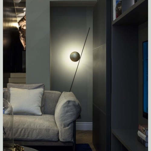 Lampadaire Lederam F1 or noir  Catellani and Smith Valente Design mise en scène