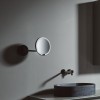 Miroir rond grossissant éclairant à suspendre motion sensor JUST LOOK WR noir mat - Décor Walther - Valente Design mise en scène