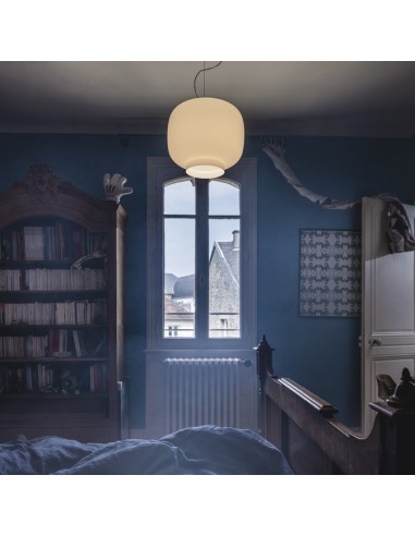 Suspension Chouchin 1 blanc Foscarini Valente Design allumée mise en scène