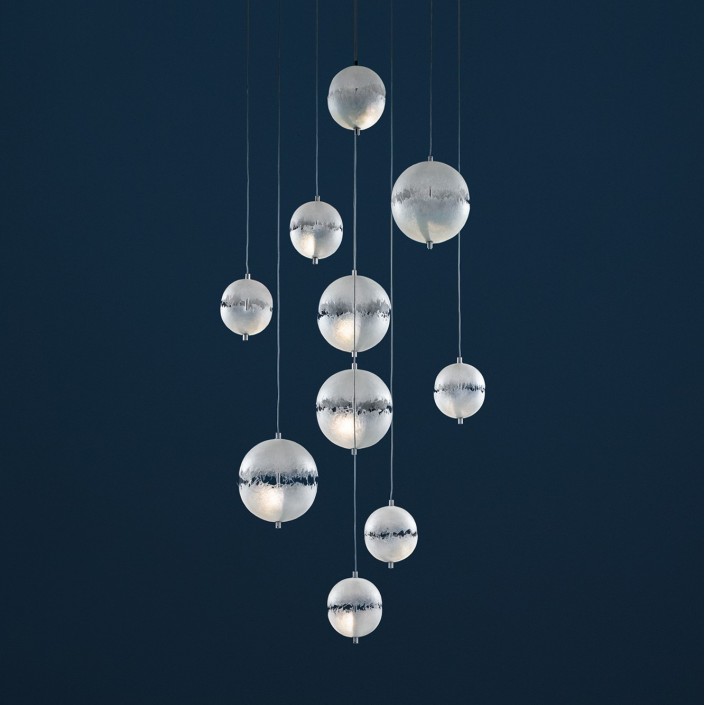 Suspension Postkrisi Chandelier Catellani and Smith Valente Design éclairée