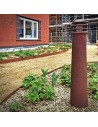 Borne Rusty 70 cm Royal Botania Valente Design dans jardin