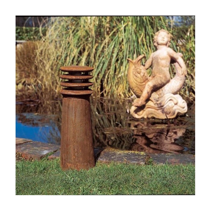 Borne Rusty 40 cm Royal Botania Valente Design dans jardin