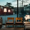 Lampadaire Birdie Easy jaune Foscarini Valente Design mise en scène