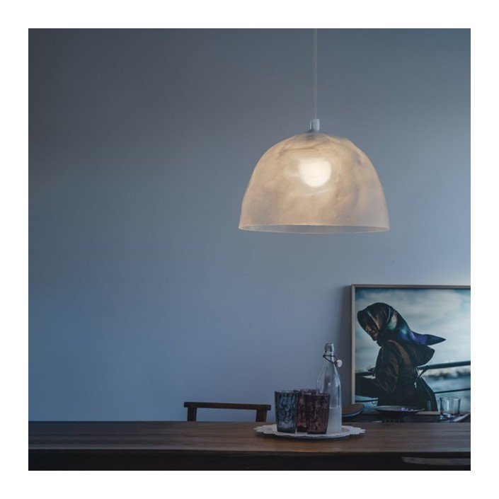 Suspension Bump transparent blanc givré Foscarini Valente Design mise en scène