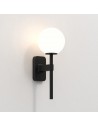 Applique Tacoma Single noir mat verre rond blanc opalin Astro Lighting Valente Design de profil