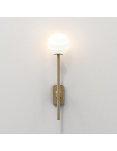 Applique Tacoma Single Grande laiton verre rond blanc opalin Astro Lighting Valente Design