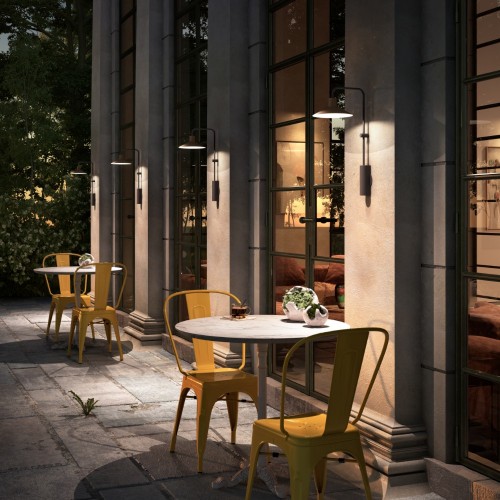 Applique Platet A/01 Outdoor noir Bover Valente Design sur terrasse