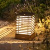 Lanterne solaire TEKURA petit modèle Les Jardins Valente Design éclairée