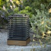 Lanterne solaire TEKURA petit modèle Les Jardins Valente Design dans jardin