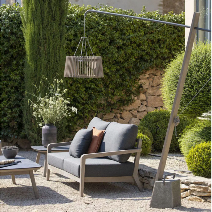 Potence solaire SKAAL Les Jardins Valente Design dans jardin
