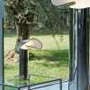 Lampe de table Chiara aluminium Flos Valente Design sur table basse