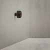 Applique Bellhop Wall Outdoor marron foncé Flos Valente Design mise en scène