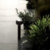 Borne Bellhop Bollard H 38cm noir Flos Valente Design dans jardin