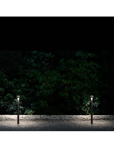Borne Bellhop Bollard H 85cm noir Flos Valente Design dans jardin