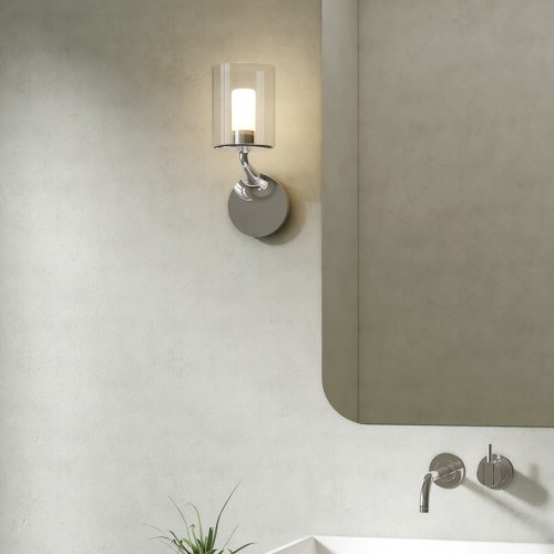 Applique Elena chrome poli Astro Lighting Valente Design mise en scène salle de bain