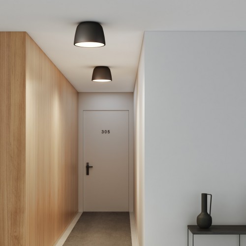 Plafonnier Taiko 300 noir mat Astro Lighting Valente Design dans couloir