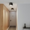 Plafonnier Taiko 300 noir mat Astro Lighting Valente Design dans couloir