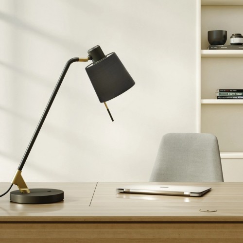 Lampe de bureau Edward Desk noir mat abat-jour noir mat Astro Lighting Valente Design mise en scène