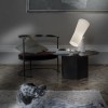 Lampe de table Nile blanche Foscarini Valente Design sur table basse