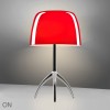 Lampe de table Lumière Piccola structure aluminium abat-jour cerise Foscarini Valente Design allumée