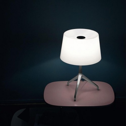 Lampe de table Lumière XXS Aluminium poli blanc du designer Rodolfo Dordoni pour la marque Foscarini chez Valente Design