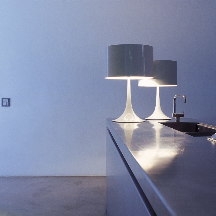 Lampes de table Spun Light T1 et T2 Flos blanc Valente Design