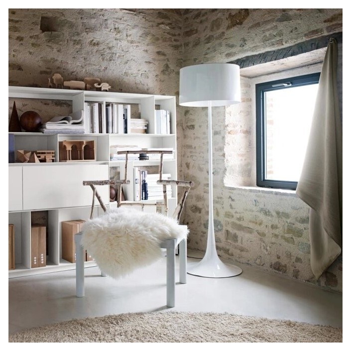 Lampadaire Spun Light F blanc Flos Valente Design mise en scène
