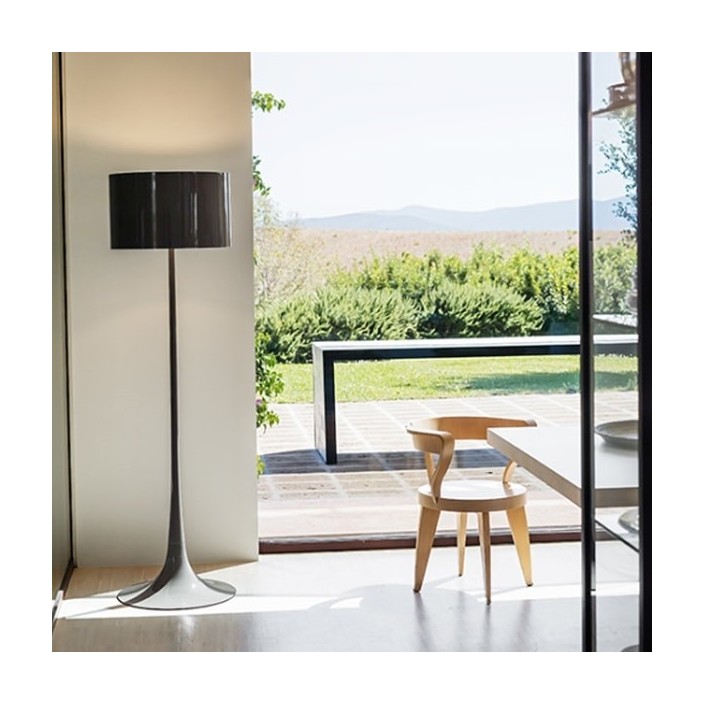 Lampadaire Spun Light F noir Flos Valente Design mise en scène
